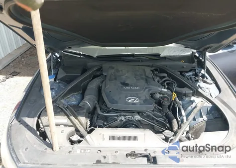 2015 Hyundai Genesis 3.8 from USA, damaged, VIN KMHGN4JE5FU081009